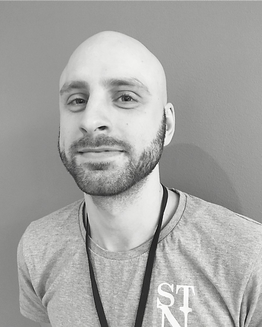 Tobias Tenggren, ledande montör och projektledare på STN AB